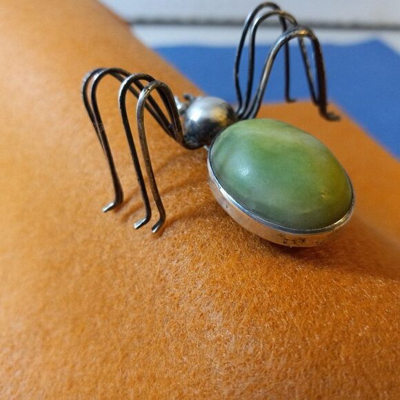 Silver Handmade Lg Green Cabochon Spider Brooch Countrycore Cottagecore Unique - Picture 2 of 8
